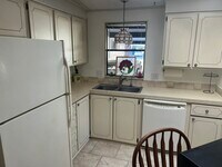 Building Photo - 500 Robin Ln