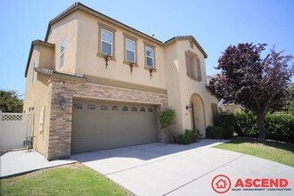 Building Photo - 4 Bedroom Home Located in Gated Community!
