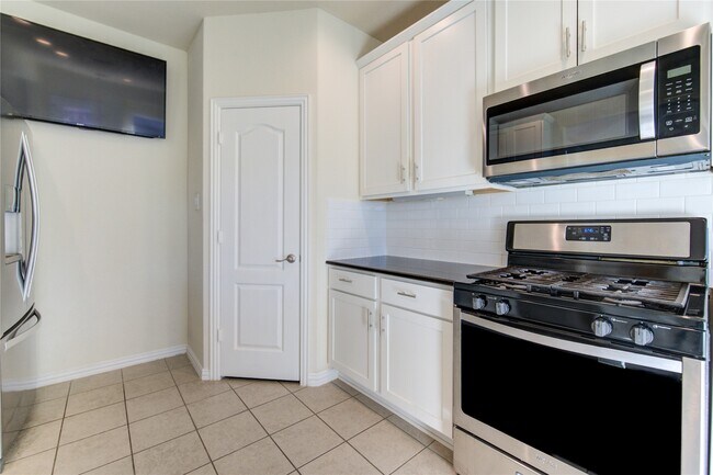 Building Photo - 30243 Twisting Springs Dr