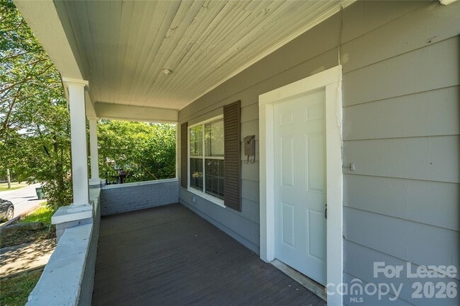 Building Photo - 620 N Moran St