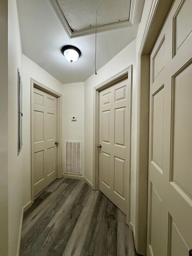 Building Photo - 1820 Tunnel Blvd