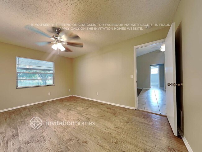 Building Photo - 419 Forest Oak Dr