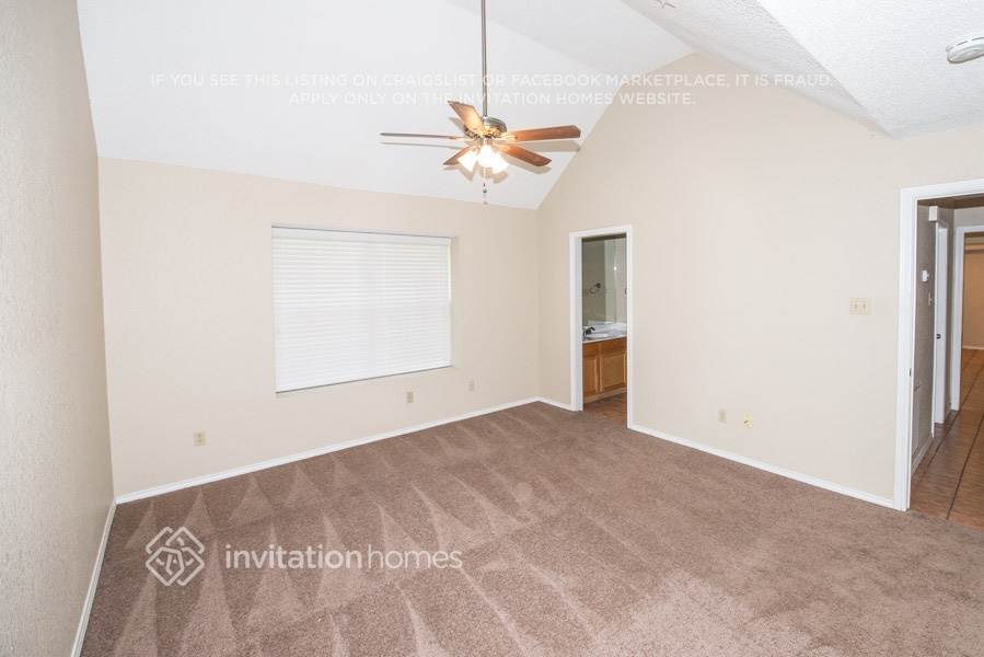 Building Photo - 3801 Devonaire Dr