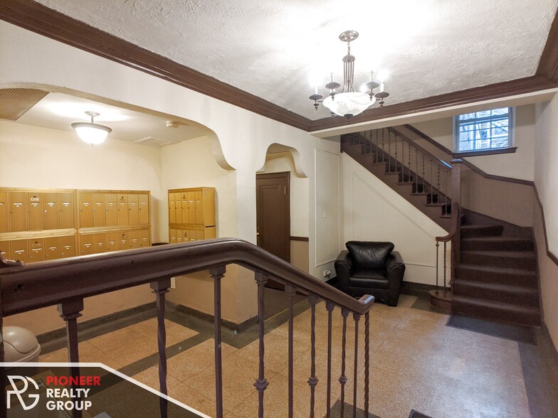 Building Photo - 2825 N Burling St