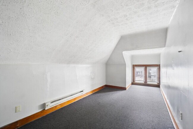 Building Photo - 293 E 14th Ave