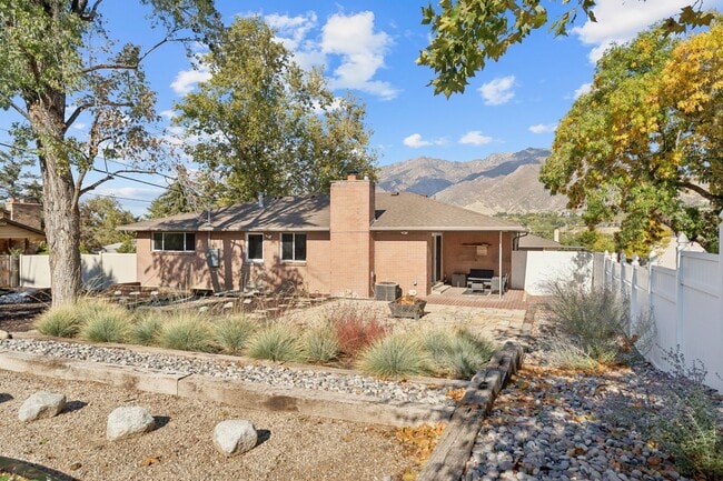 Building Photo - 8638 Mount Majestic Rd