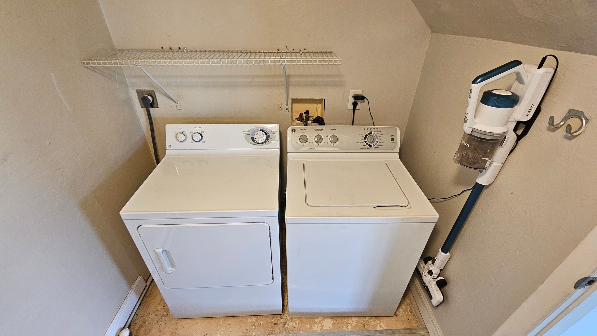 Laundry - 1124 SE 6th Ave