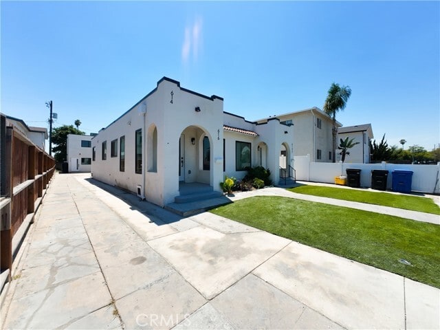 Building Photo - 614 W 84th St