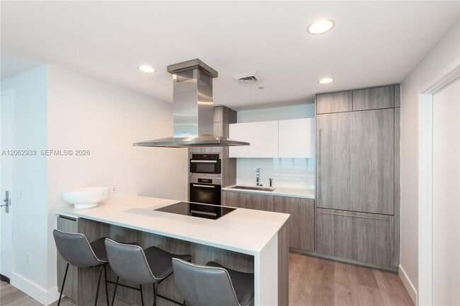 Building Photo - 360 Ocean Dr