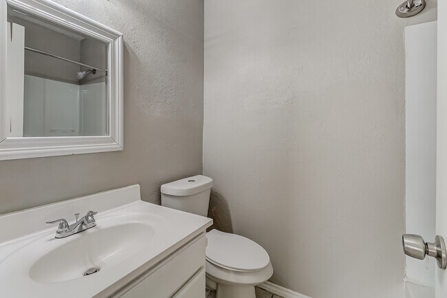 Building Photo - 104 Melody Cir