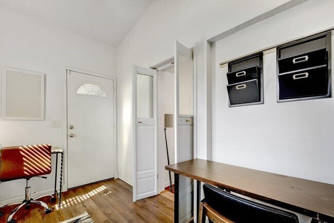 Building Photo - 1813 Dexter St