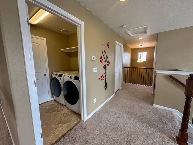 Building Photo - Horseshoe Ridge 4bd 3ba 2,522sq.ft. home FOR RENT!