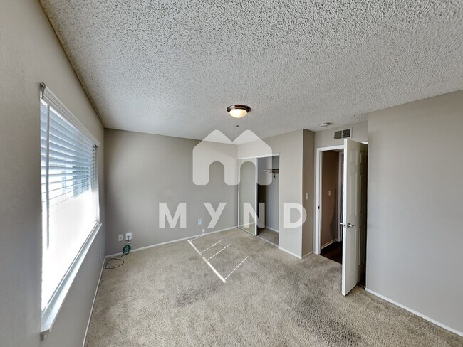 Building Photo - 6500 Country Club Dr Apt 1