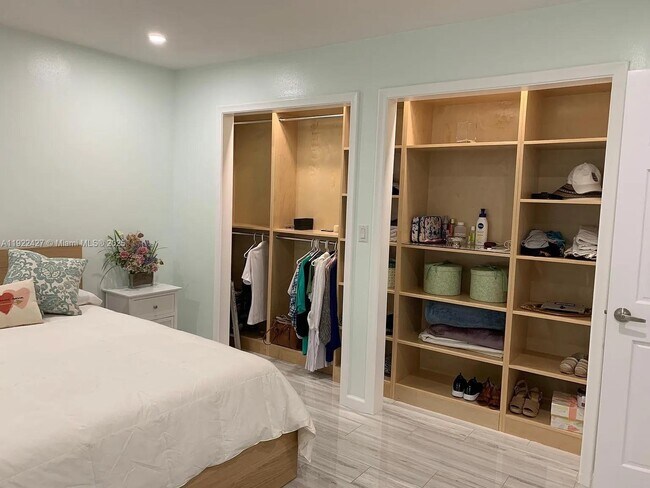 Building Photo - 600 NE 7th Ave