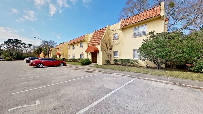 Primary Photo - Beautiful 2 Bedroom Condo in The Colony Of...