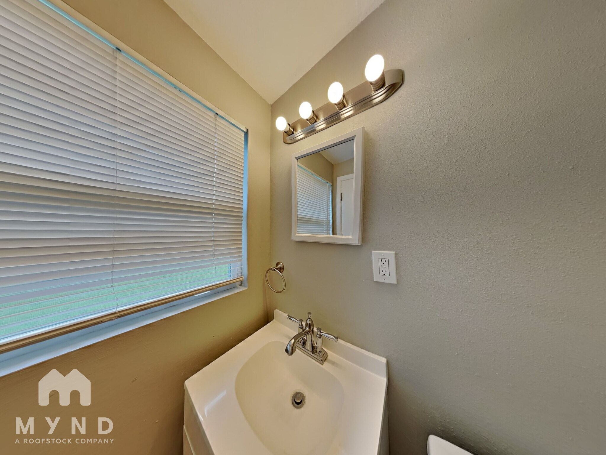 Building Photo - 10520 Monaco Dr
