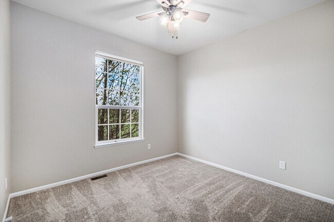 Building Photo - 4 bed/4 bath, Three Story Home Backing to ...