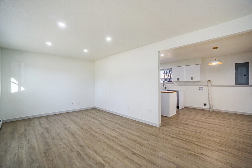 Building Photo - 1108-1110 Ponderosa Dr