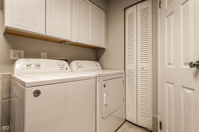 Building Photo - 4839 Oakwood Trail