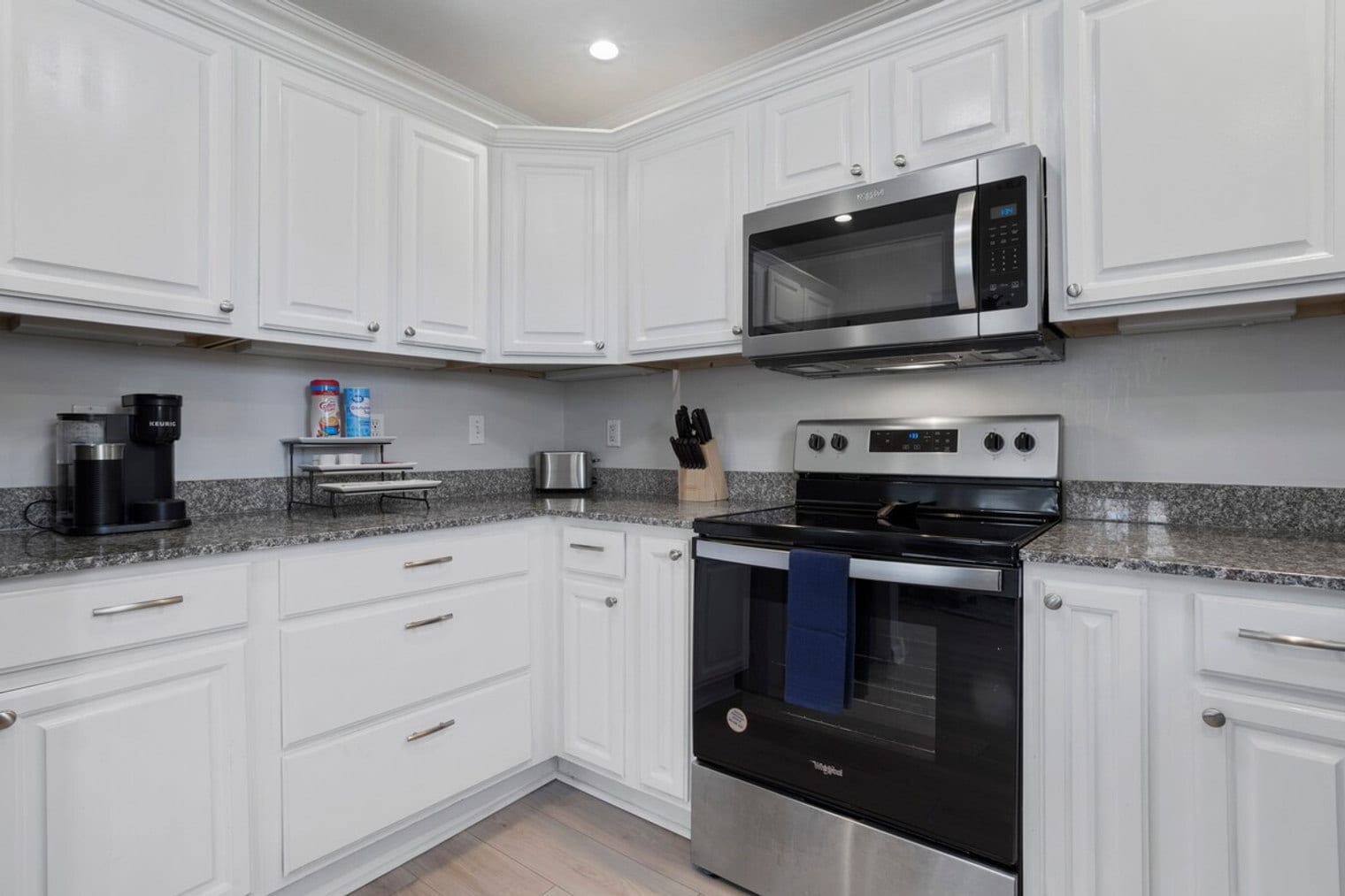 Building Photo - 426 Russell Ave