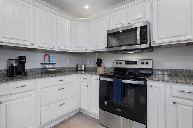 Building Photo - 426 Russell Ave