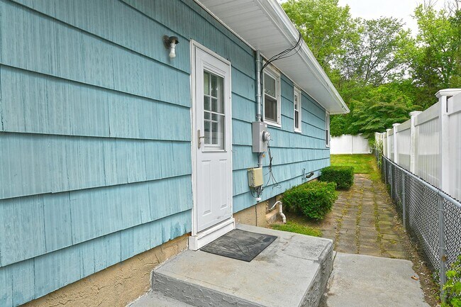Building Photo - 38 Juanita Ave