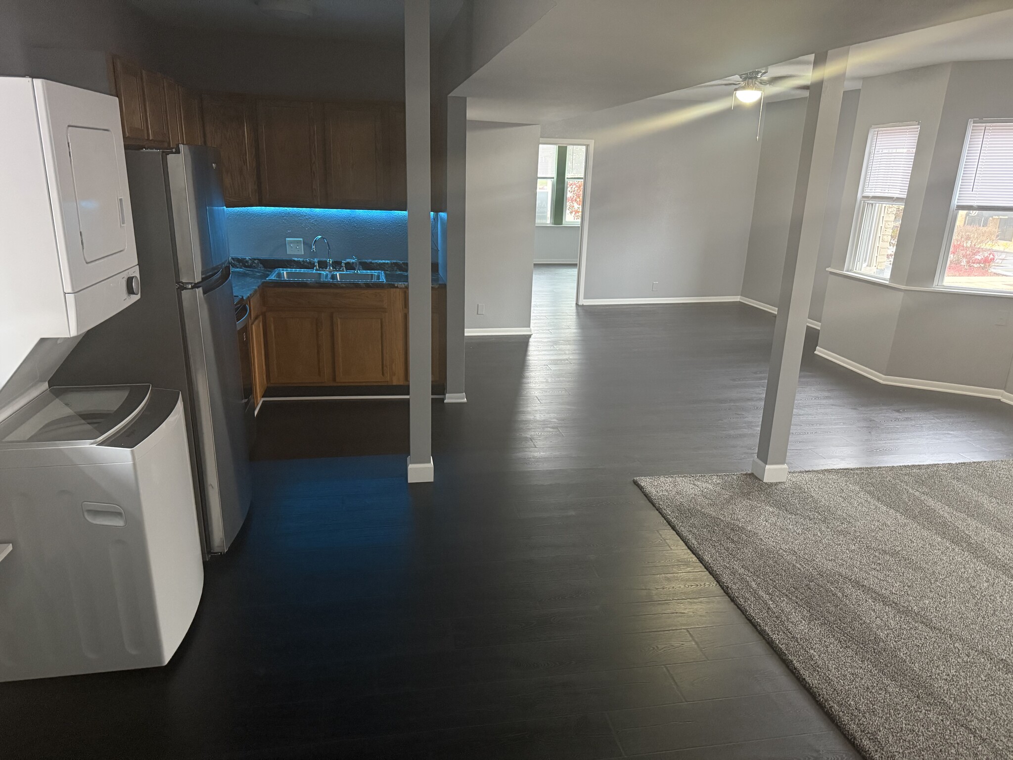 Building Photo - 524 E Grand Ave