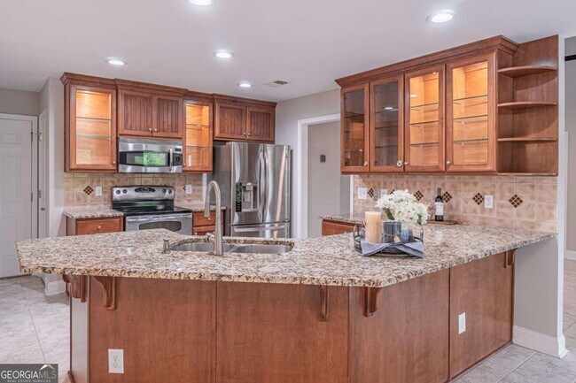 Building Photo - 5660 Crest Hill Dr NE