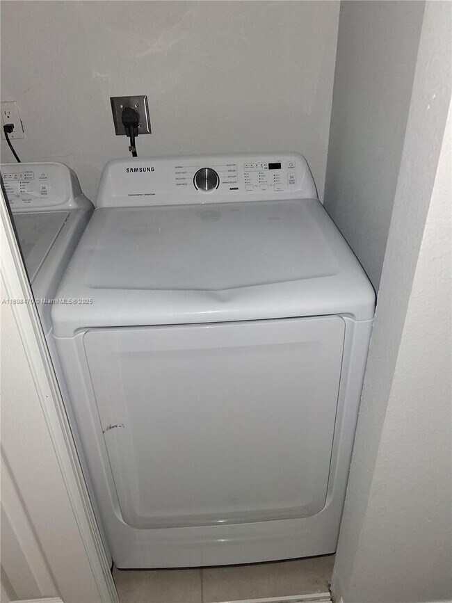 Building Photo - 488 NW 40th Ct