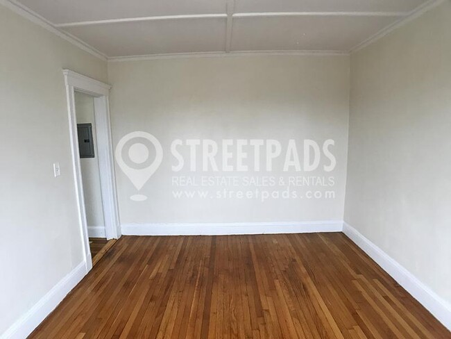 Building Photo - bedroom in Boston MA 02215