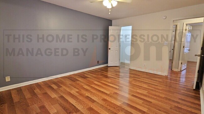 Building Photo - 1042 Waterford Cir