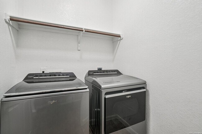 Building Photo - 6413 Von Rosk