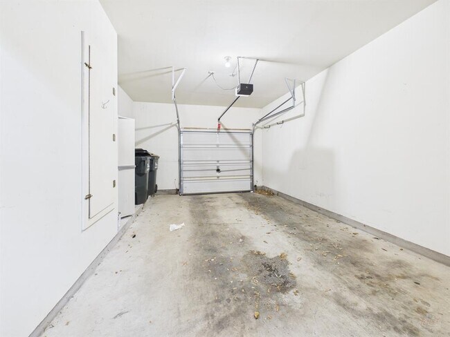 Building Photo - 8518 Cahill Dr