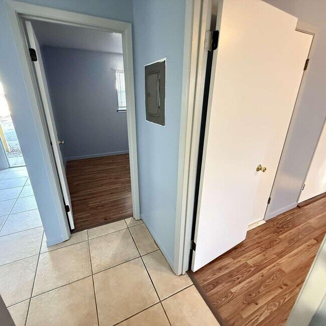 Building Photo - 824 Tanager Rd