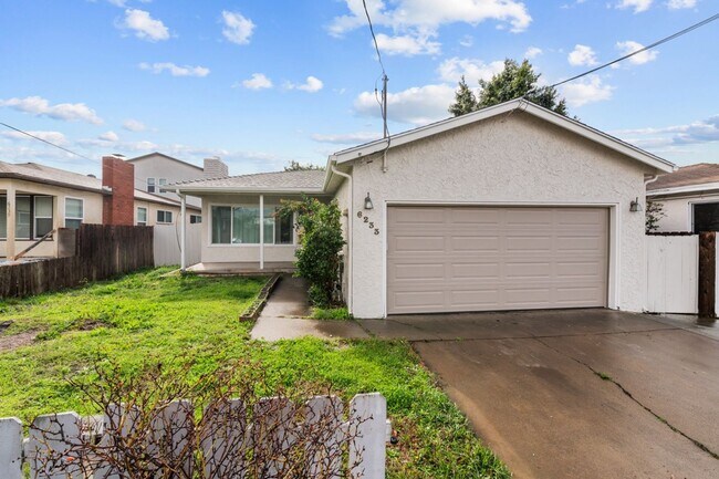 Building Photo - Attached garage!