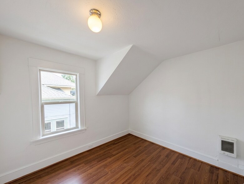 Building Photo - 1023 NE Webster St