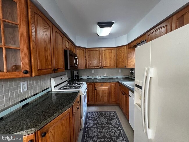 Building Photo - 9911 Lackland Dr