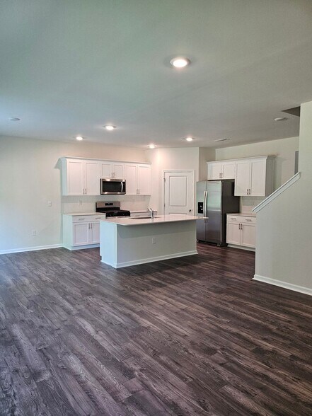 Building Photo - 925 Canis Minor Rd