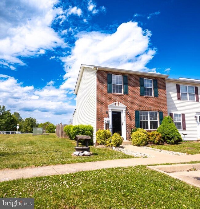 Building Photo - 173 Equestrian Dr