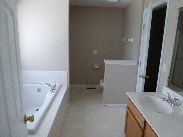 Building Photo - 924 Bamburgh Dr