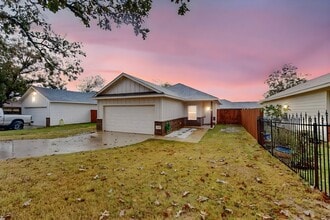 Building Photo - 209 S Baugh St