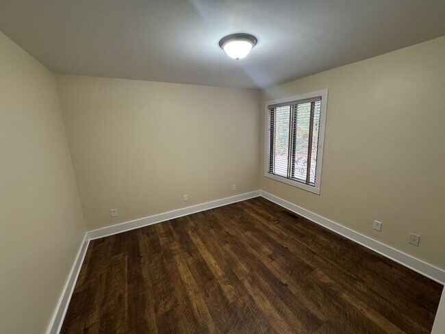 Building Photo - 3 Bedroom 3 Bath Beauty on Golf Course with Wet Bar and Storage Building