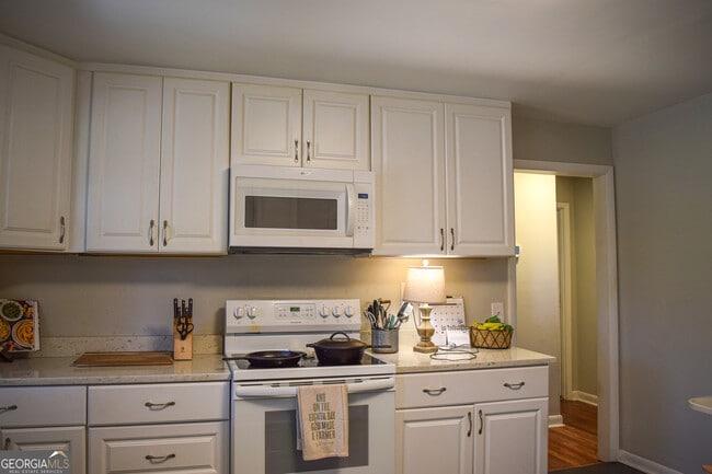 Building Photo - 1021 Old Bishop Rd