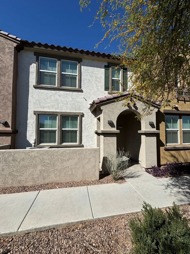 Primary Photo - Beautiful newer townhome located in Tempe