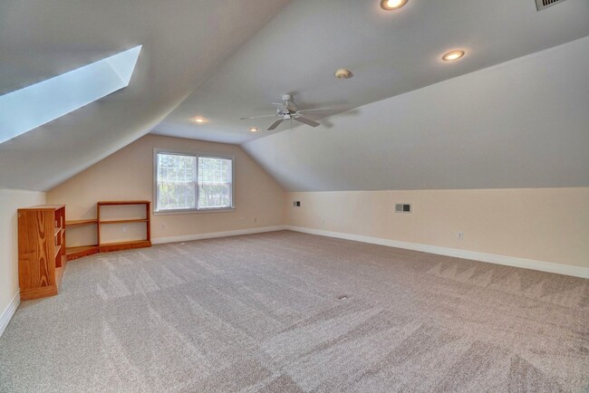 Building Photo - Waterfront Home on 1 Acre Treed Lot, 4/2 +...