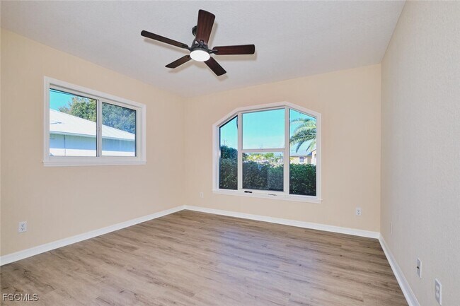 Building Photo - 132 SE 19th Terrace