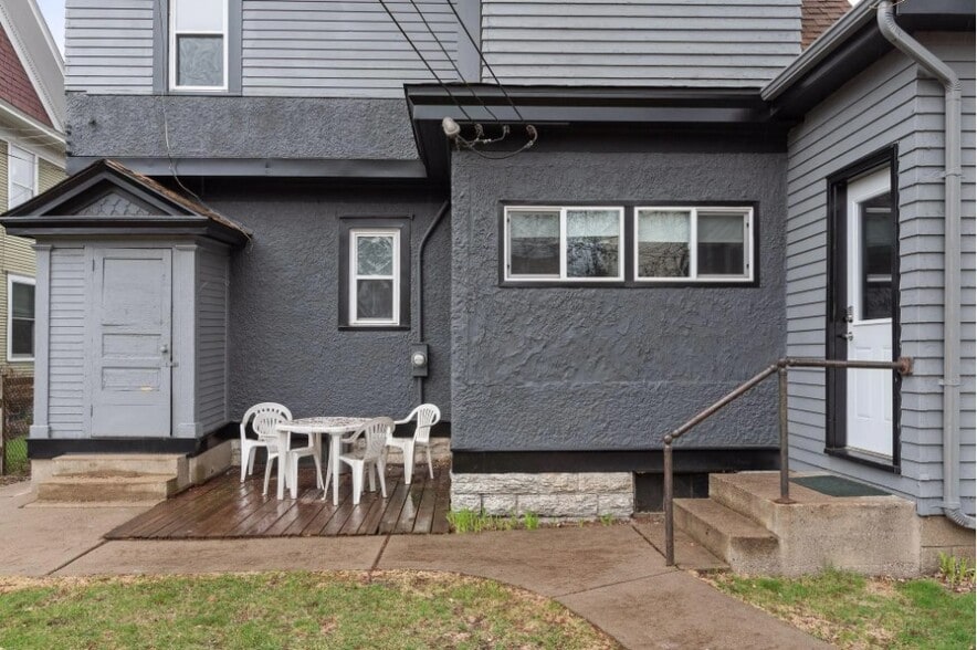 Building Photo - 2640 Garfield Ave