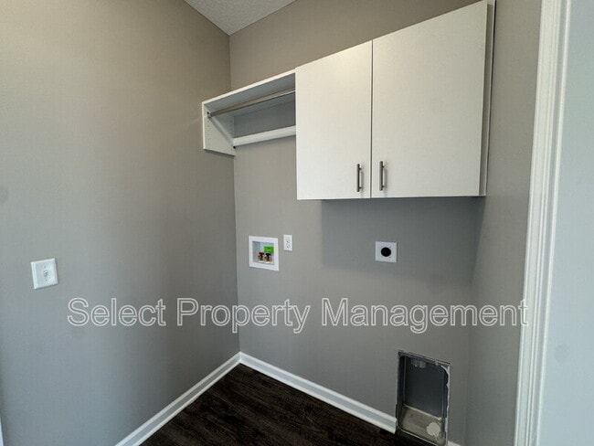 Building Photo - 8783 Elmont Cv