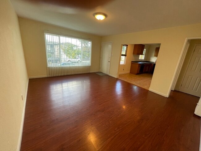 Building Photo - 1939 Hill Ave