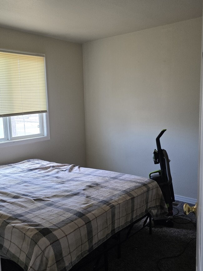 Building Photo - 1548 Haines St